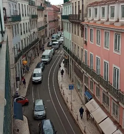 בית הארחה Chiado Happy